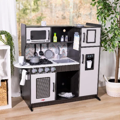 Chef’s Pretend Play Toy Kitchen With “Ice” Cube Dispenser